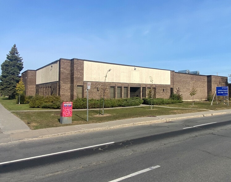 More Photos Of 227 Boul Brunswick, Pointe-claire Warehouse For Lease