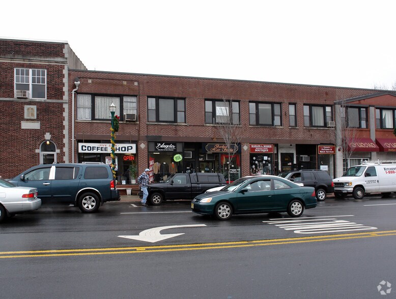 Primary Photo Of 356-368 Cedar Ln, Teaneck Storefront Retail Office For Lease