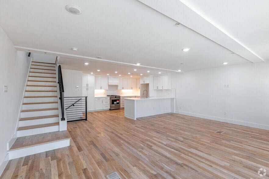 More Photos Of , Dallas Multifamily For Sale