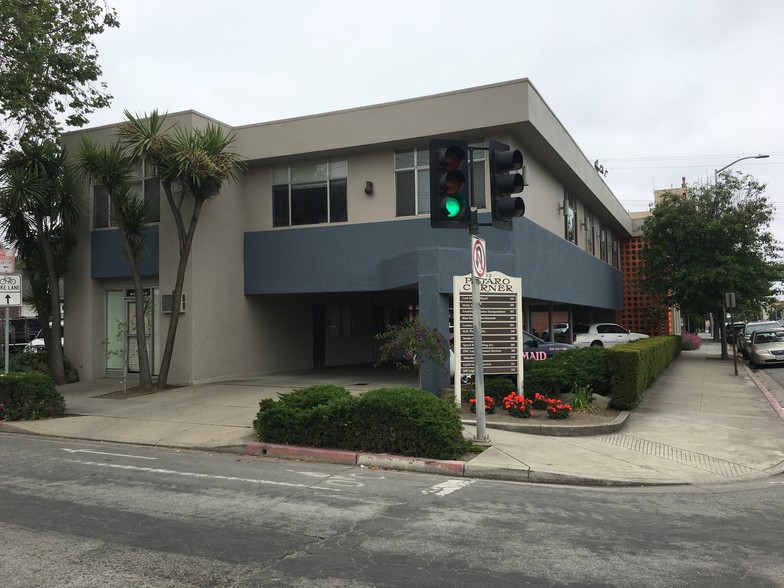 Primary Photo Of 30-32 E Alisal St, Salinas Office For Lease