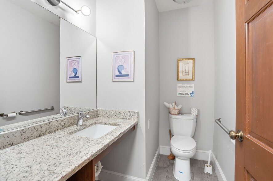 More Photos Of 906 S Fort Harrison Ave, Clearwater Medical For Sale
