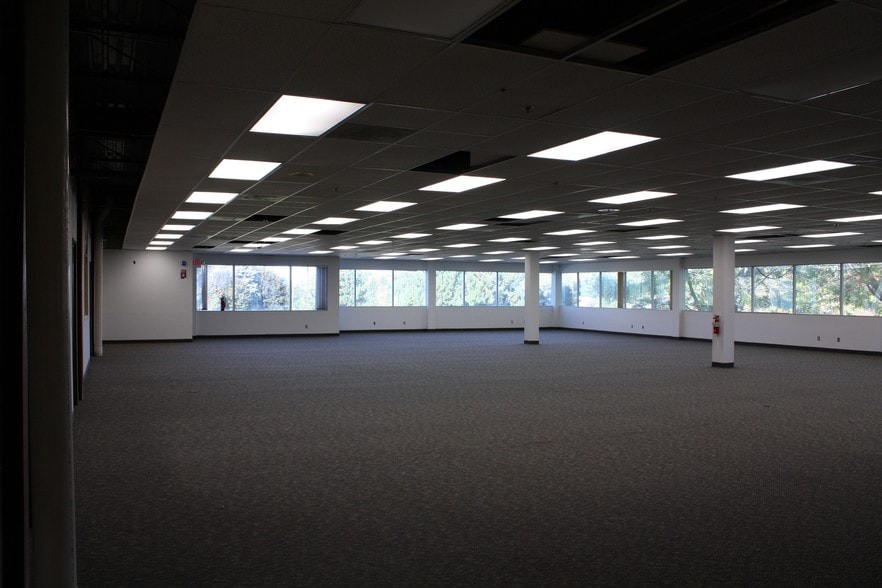 More Photos Of 22800 Hall Rd, Clinton Township Light Manufacturing For Lease