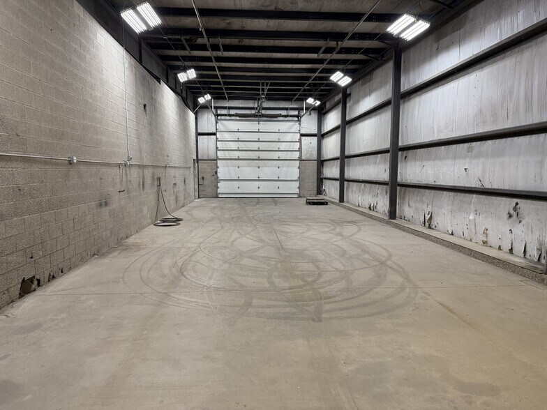 More Photos Of 8519 Storage Dr, Franksville Warehouse For Lease
