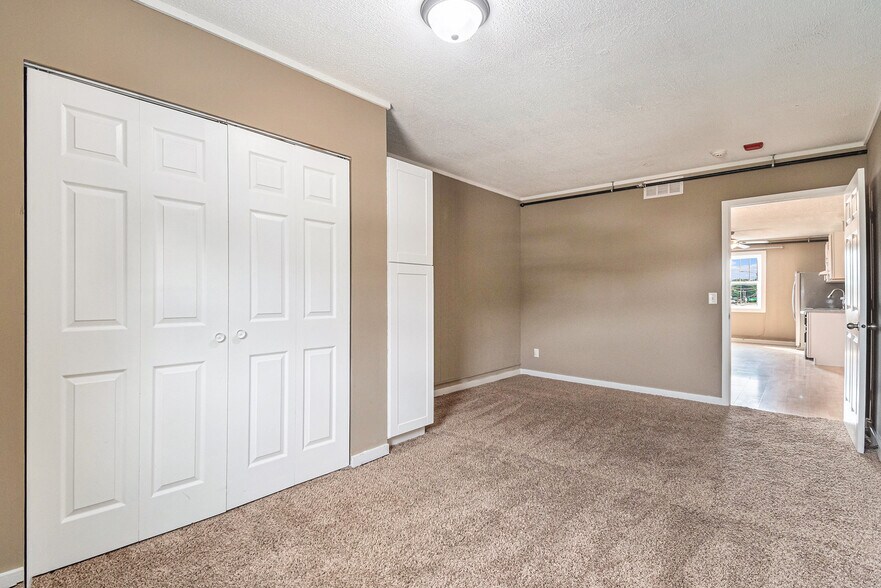 More Photos Of 6500 Railroad Ave, Omaha Restaurant For Sale