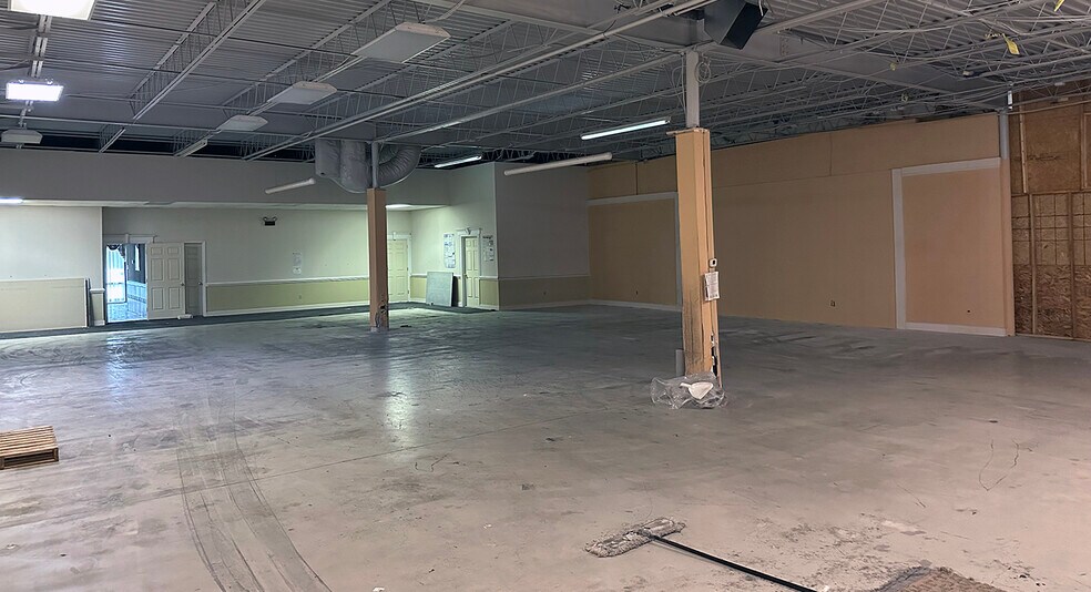 More Photos Of 6707 Warwick Rd, Richmond Warehouse For Sale