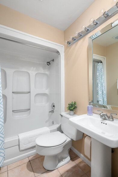 More Photos Of 640-642 W Main St, Lexington Office For Lease