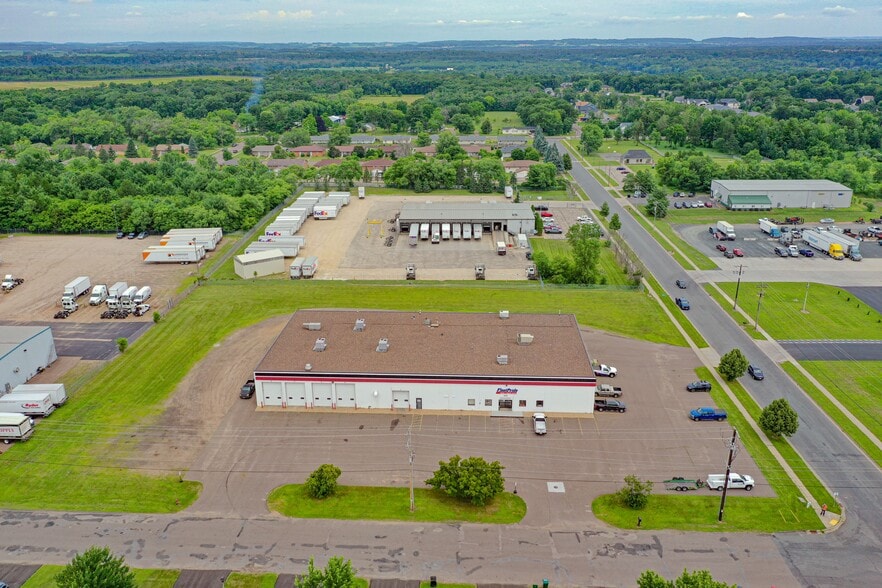 More Photos Of 3340 Hogarth St, Eau Claire Light Distribution For Sale