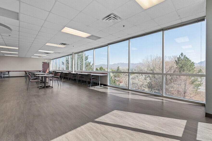 More Photos Of 860 W LeVoy Dr, Taylorsville Office For Lease