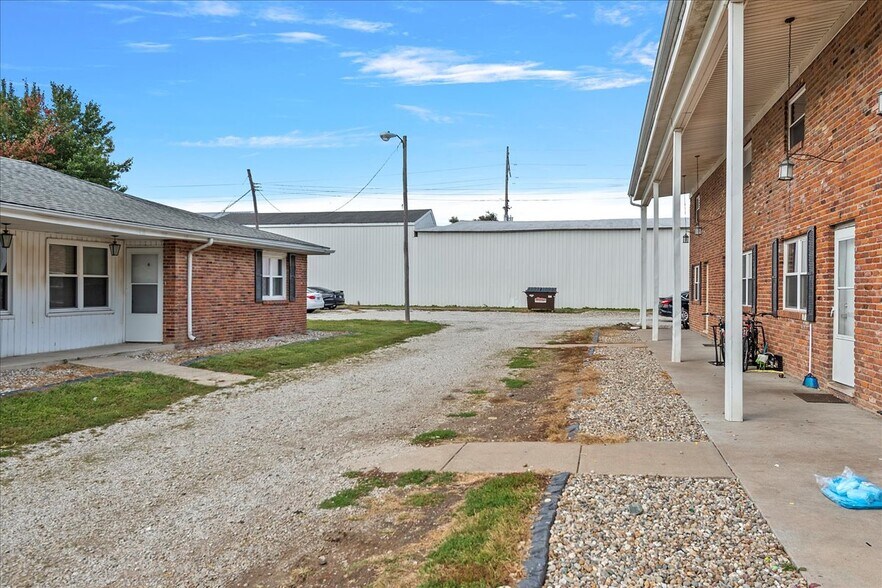 More Photos Of 507 Washington St, Pawnee Apartments For Sale