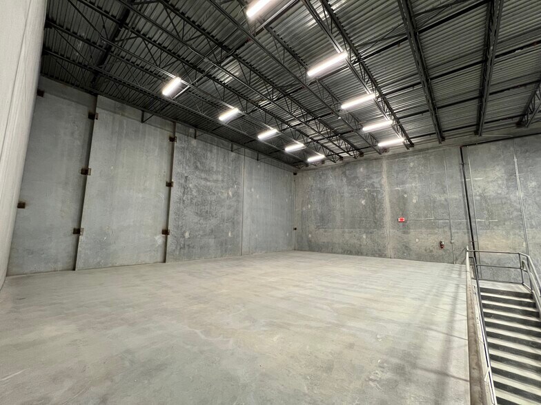 More Photos Of 8565 W 44th Ave, Hialeah Warehouse For Lease