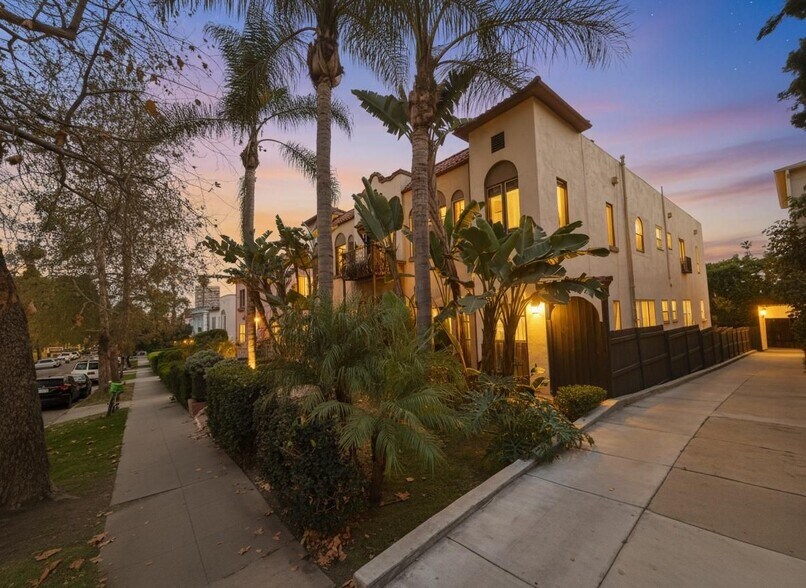 More Photos Of 137 N Kenmore Ave, Los Angeles Multifamily For Sale