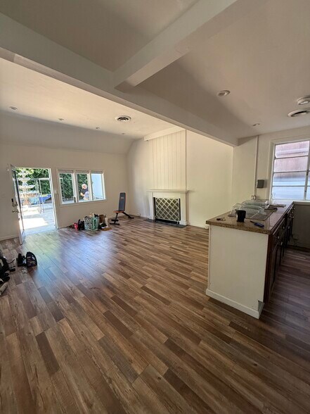 More Photos Of 8218 W Sunset Blvd, West Hollywood Loft Creative Space For Lease