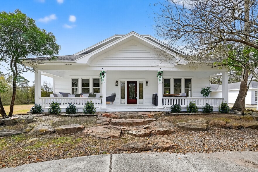 More Photos Of 38011 Spur 149 Rd, Magnolia Office Residential For Sale