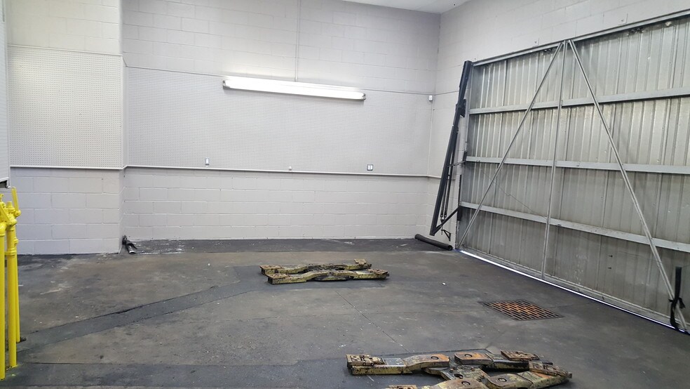 More Photos Of 312 E Maple St, Glendale Auto Repair For Sale