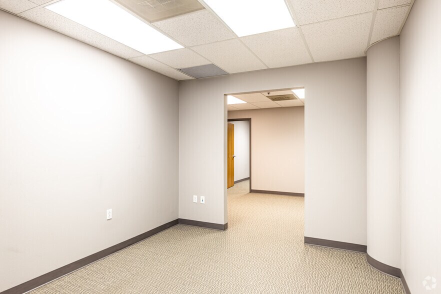 More Photos Of 7171 W 95th St, Overland Park Unknown For Lease