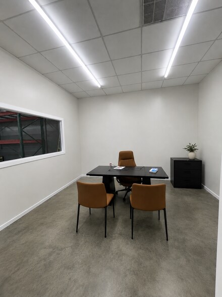 More Photos Of 75 Industrial Blvd, Eastman Showroom For Sale