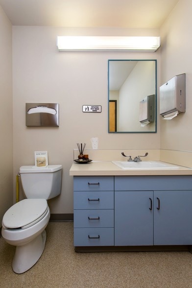 More Photos Of 1200 N 14th Ave, Pasco Medical For Sale
