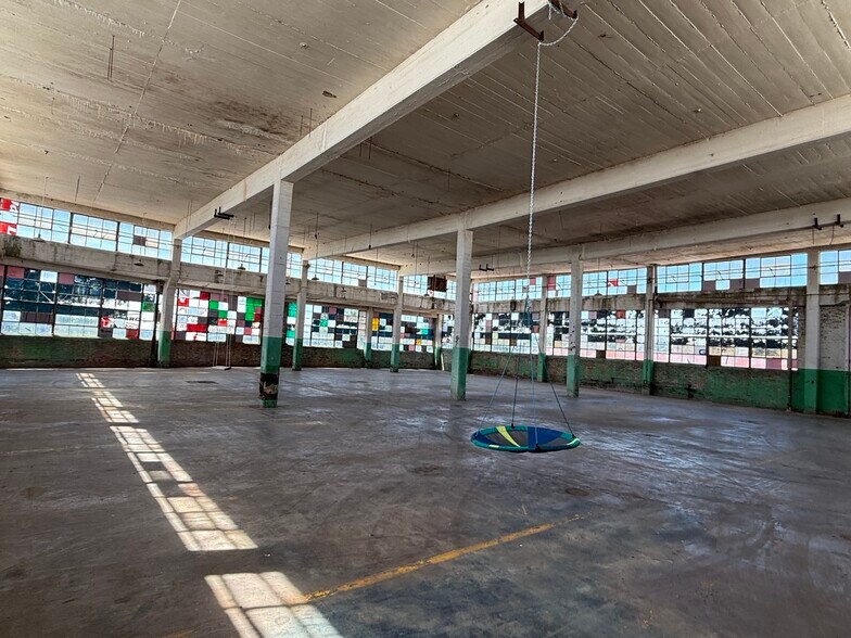 More Photos Of 301 W 3rd St, Sterling Manufacturing For Lease