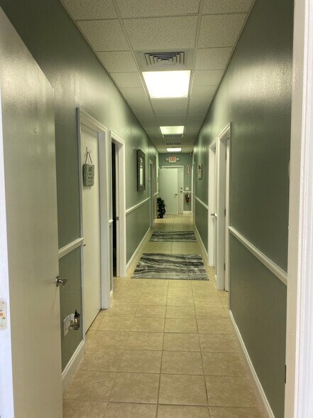 More Photos Of 15437 S US Highway 441, Summerfield Medical For Sale