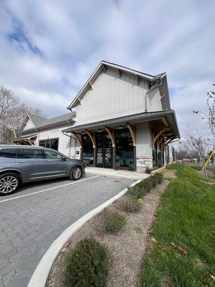 More Photos Of 1624 W Main St, Franklin Storefront Retail Office For Sale