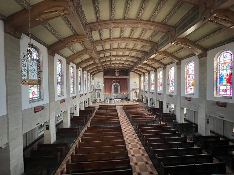 More Photos Of 5212 W Agatite Ave, Chicago Religious Facility For Sale