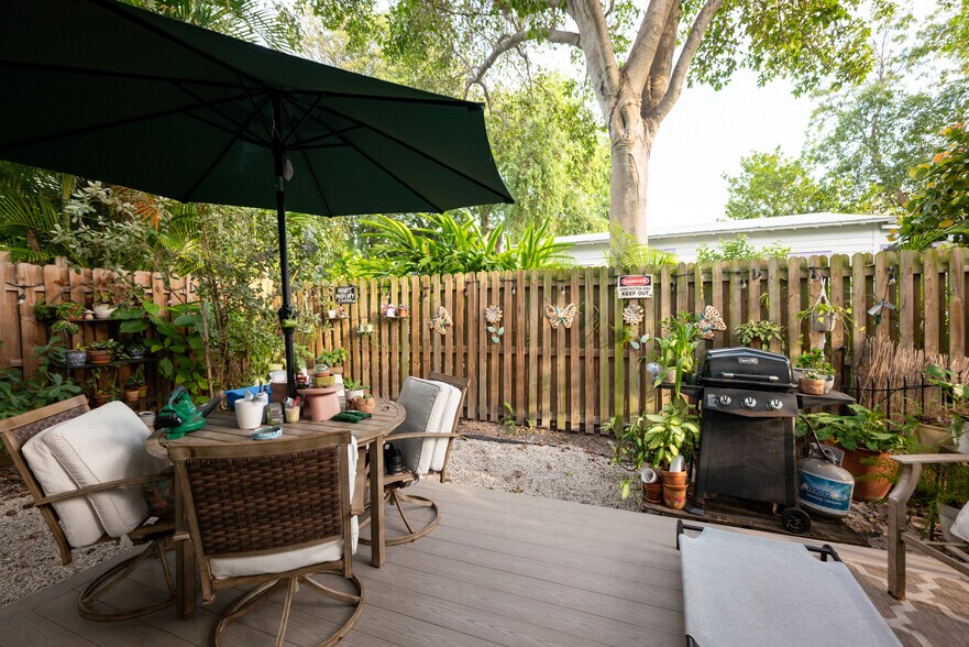 More Photos Of 1028 Truman Ave, Key West Storefront Retail Residential For Sale