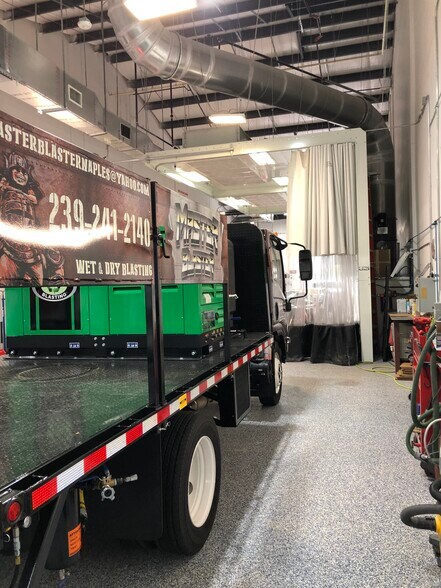 More Photos Of 3939 Tollhouse Dr, Naples Warehouse For Lease