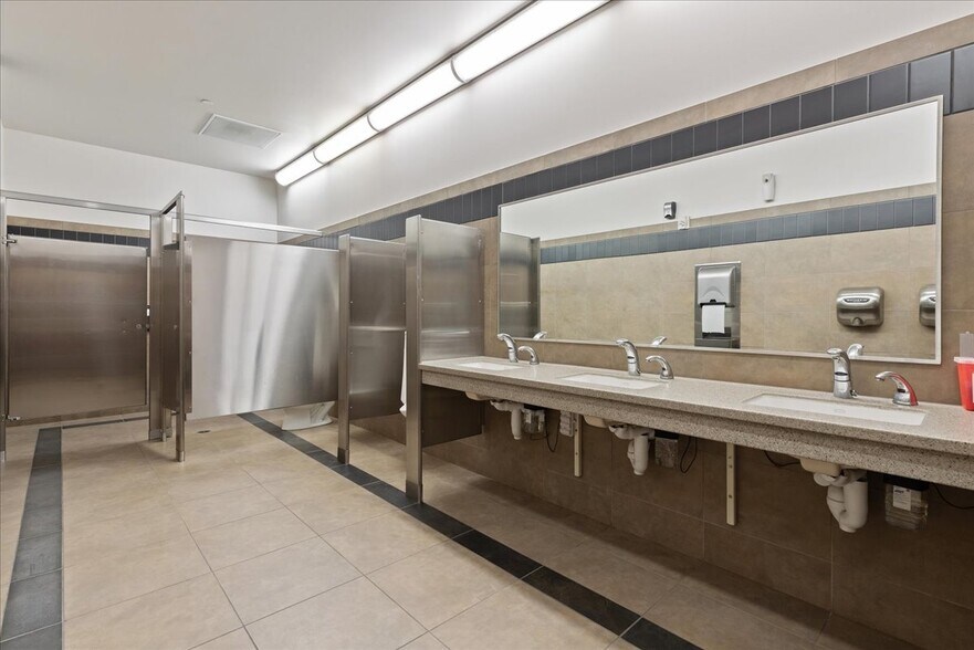 More Photos Of 300 Morrie Ave, Cheyenne Office For Sale