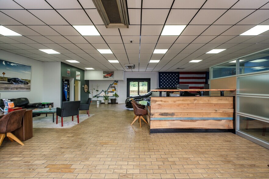 More Photos Of 3251 S Main St, Harrisonburg Auto Dealership For Lease