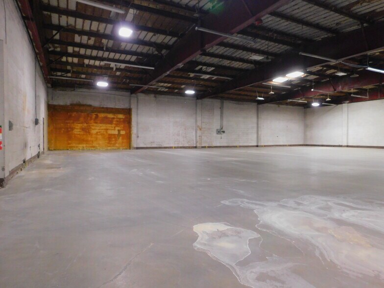 More Photos Of 720 SW F Ave, Lawton Manufacturing For Sale