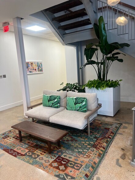 More Photos Of 1500 McGowen St, Houston Restaurant For Lease