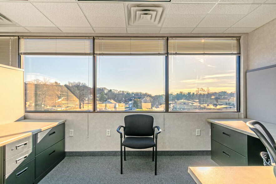 More Photos Of 400 Bayonet St, New London Medical For Lease