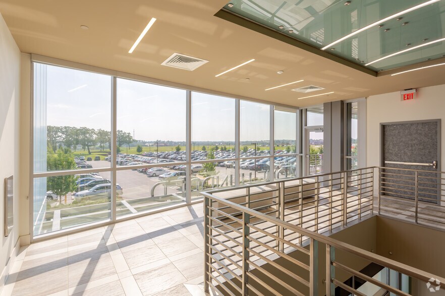 More Photos Of 5100 W JB Hunt Dr, Rogers Office For Lease