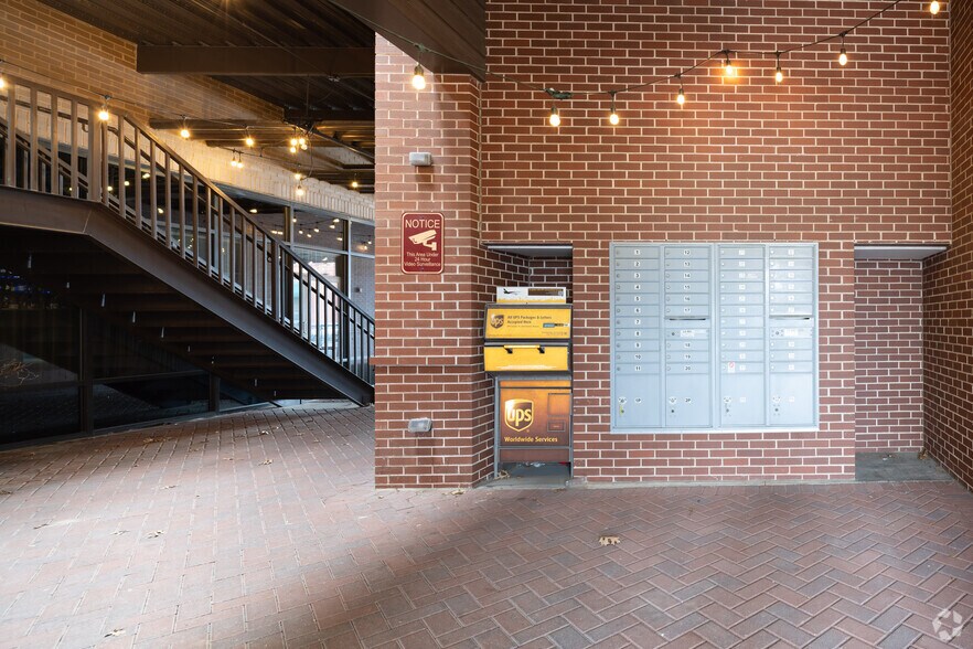 More Photos Of 129 S Main St, Grapevine Storefront Retail Office For Lease