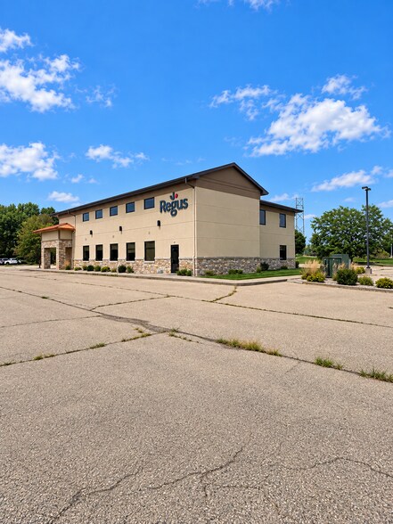 More Photos Of 310 Ohio St, Oshkosh Office For Sale