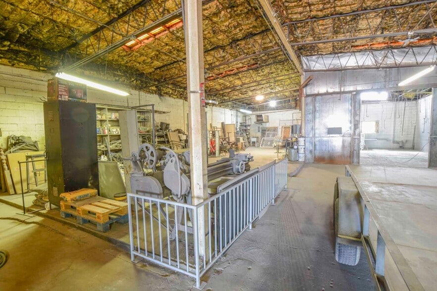 More Photos Of 1117 N Avenue T, Lubbock Warehouse For Sale