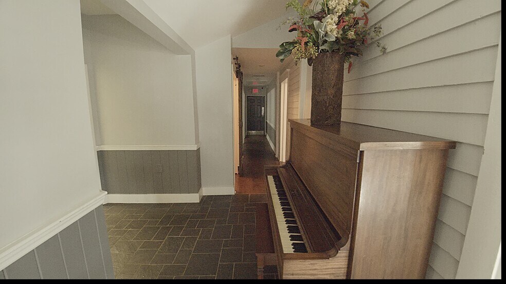 More Photos Of 5603 Main St, Flowery Branch Restaurant For Lease