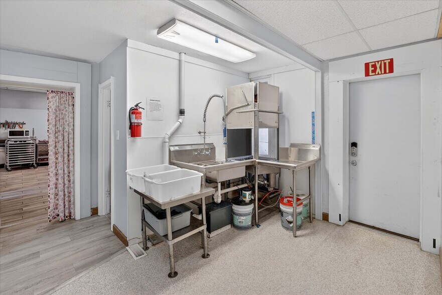 More Photos Of 135 E Main St, Woodville Storefront Retail Residential For Sale