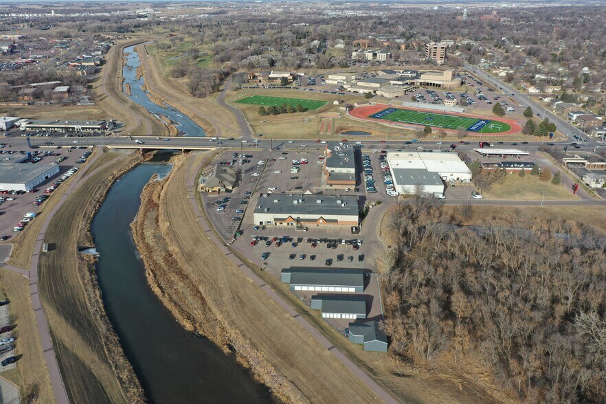 More Photos Of 3101 W 41st St, Sioux Falls General Retail For Sale
