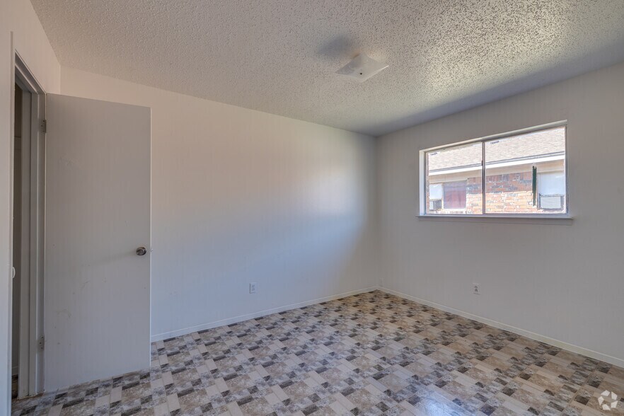 More Photos Of 1725 E 1st St, Dumas Multifamily For Sale