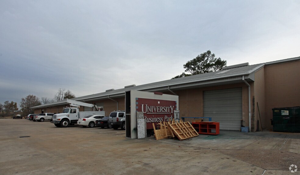 More Photos Of 6111 Milwee St, Houston Unknown For Lease