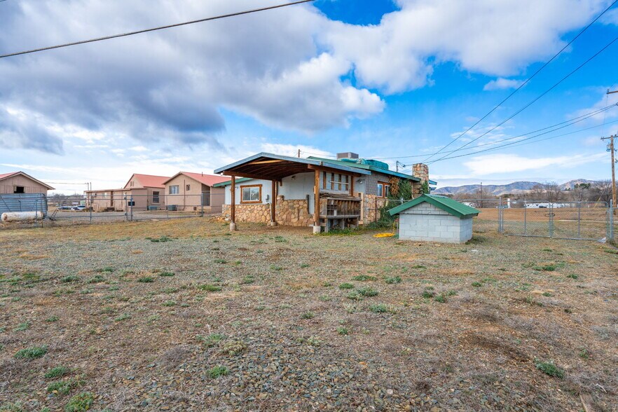 More Photos Of 815 S Dunivin Ln, Dewey Office For Sale