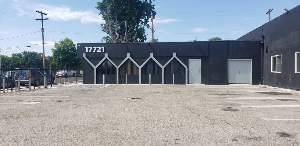 More Photos Of 17721 Sherman Way, Reseda Auto Repair For Sale
