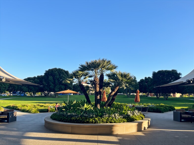 More Photos Of 300 Spectrum Center Dr, Irvine Coworking Space