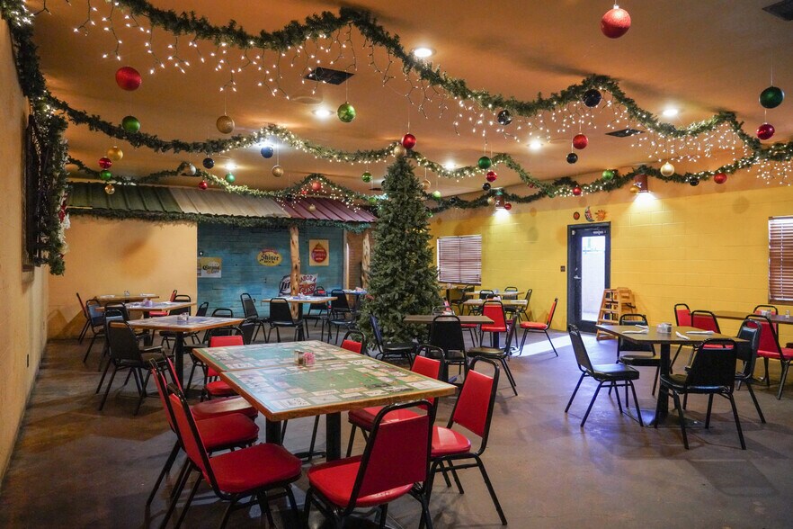 More Photos Of 1006 West Loop, El Campo Restaurant For Sale