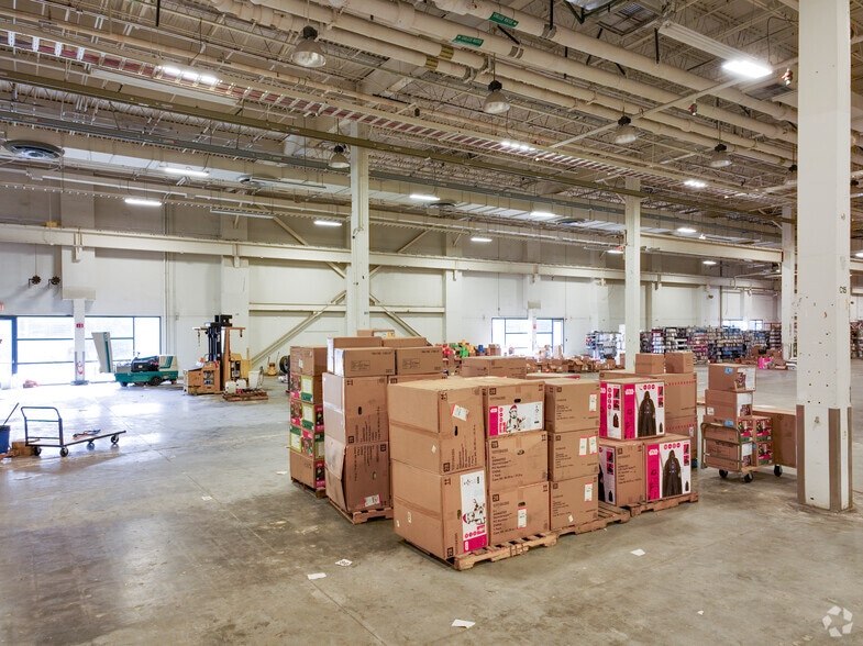 More Photos Of 6900 Morris Estate Dr, Charlotte Manufacturing For Lease