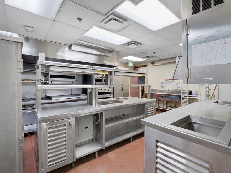 More Photos Of 1100 S Flower St, Los Angeles Office For Lease