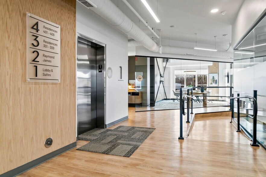 More Photos Of 27 S Squirrel Rd, Auburn Hills Coworking Space