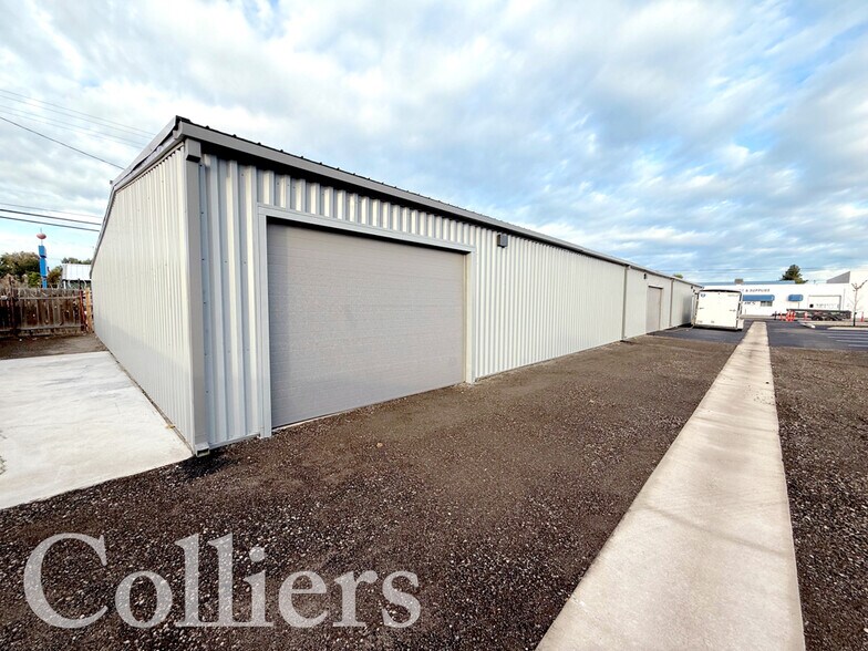 More Photos Of 107 E 40th St, Garden City Warehouse For Lease