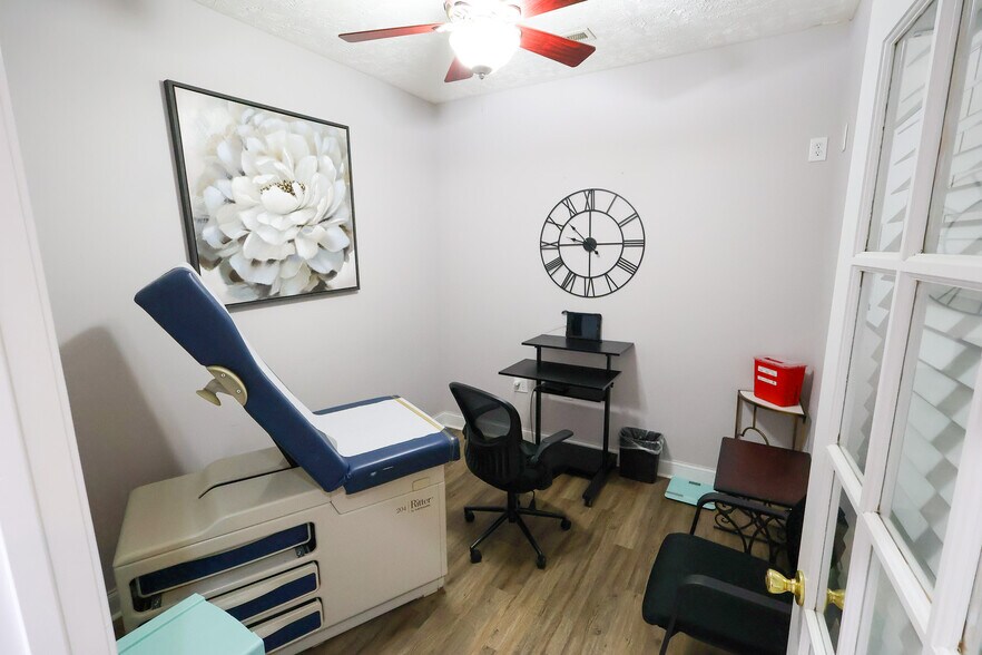 More Photos Of 2212 Hope Mills Rd, Fayetteville Office For Sale